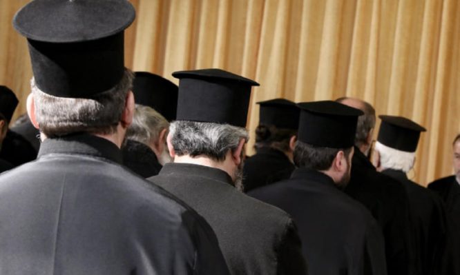 0489 27 ιερείς